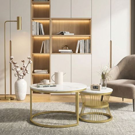 Set aus 2 runden Couchtischen im skandinavischen Stil, Tischplatte mit weißem Marmor-Effekt & goldenen Metallbeinen - D70/45 × H45/40 cm