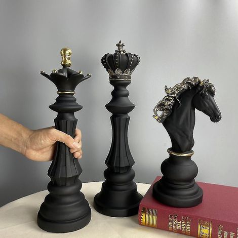Statue d'échecs en résine représentant le roi, la reine et le cavalier. Sculpture internationale du Chevalier noir. (1/3)