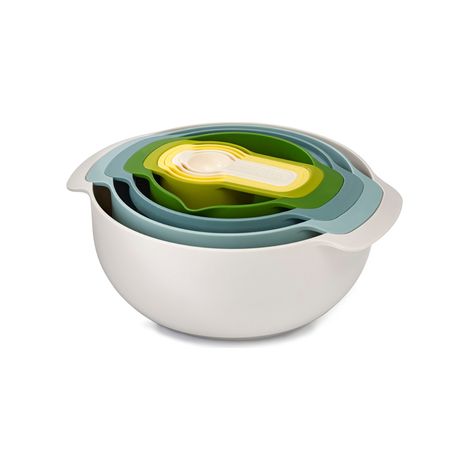 Set de préparation Joseph Joseph Nest 9 Plus de 9 pièces, empilables et fonctionnelles, comprenant des bols, des tasses à mesurer, une passoire et un tamis, lavables au lave-vaisselle. (1/5)