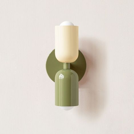 Vintage Wandlampe in Creme mit zwei Köpfen – Nordisch-französischer Stil für Schlafzimmer und Kopfteil – Elegantes Design mit beige-gelber Farbgebung und grünem Grundteil