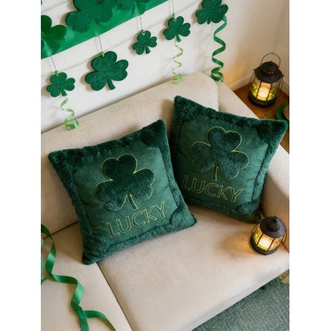 Lot de 2 taies d’oreille Saint-Patrick, motif trèfle en peluche (45x45 cm), pour la décoration festive du salon, du canapé et du lit. (1/5)