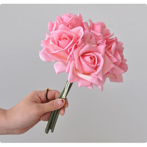Un bouquet de 5 roses artificielles avec tiges – parfait pour la Saint-Valentin, les mariages et la décoration intérieure. (1/4)