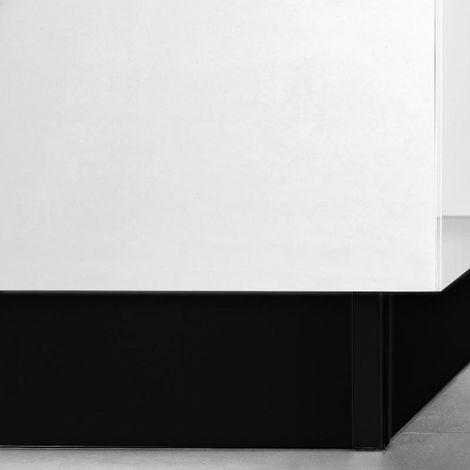 Emuca Kit de zócalos para cocina Plasline con accesorios de unión, Altura 100 mm, 2 barras de 2,35 m, Plástico negro, Plástico