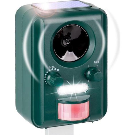 Répulsif ultrasonique pour animaux Voss Sonic 2000 à énergie solaire pour chats. chiens et martres dans les jardins et les cours : un moyen de dissuasion efficace. (1/5)