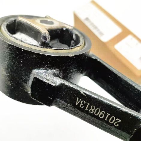 La biellette anti-torsion 1806A9 est compatible avec les moteurs Peugeot 508, 407 et Citroën C5. Fabriquée en aluminium ou en acier, elle réduit les mouvements de va-et-vient du moteur. (1/4)