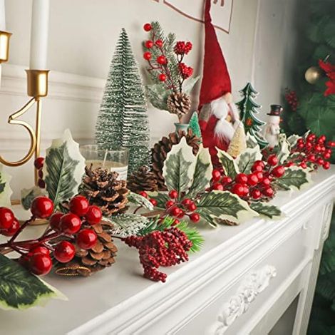 Guirlande de baies de Noël 180 cm - Houx et baies rouges d'hiver avec feuilles pour la cheminée, le manteau et la décoration intérieure (1/3)