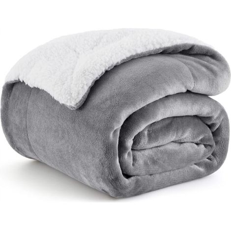 Lamb's wool sofa rug, light grey, 127 cm x 152 cm, thick, warm, soft and plush. (1/5)