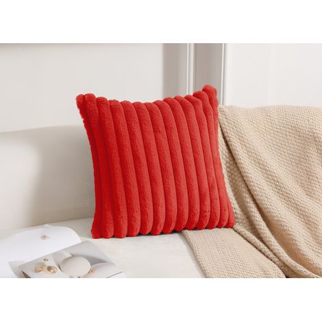 Coussin carré en velours côtelé effet fourrure rouge 45x45 cm URBAIN (1/2)