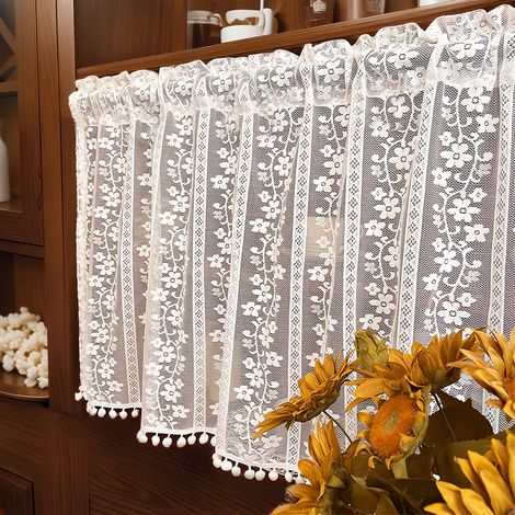 Rideau court dentelle blanche 100x60cm passe‑tringle, pompons bas, directement sur tringle (1/5)
