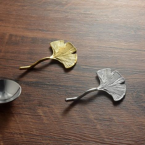 Set di 2 poggia-posate in acciaio inox 304, porta-cucchiai e supporto per posate a forma di foglia di ginkgo, eleganti poggia-cucchiai per casa e hotel. (1/5)