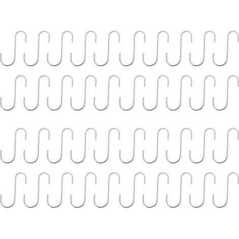 Un ensemble de 40 crochets en acier inoxydable, adaptés aux ustensiles de cuisine ou à l'abattage de la viande. (1/5)