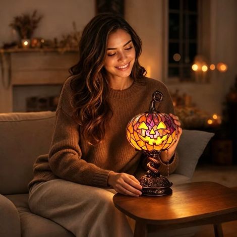 Lampe de table décorative citrouille d’Halloween style vitrail coloré rétro, décoration d’ambiance en résine, objet décoratif créatif pour intérieur, alimentation USB