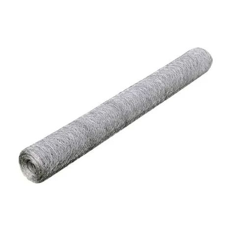 La volière est faite de grillage en acier galvanisé, 25 x 0,5 mètres, argenté.