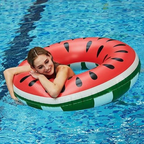 Bouée gonflable en forme de pastèque pour adultes et enfants, à utiliser dans les piscines pendant l'été un accessoire flottant conçu pour les activités nautiques récréatives.-AquaForge (1/4)