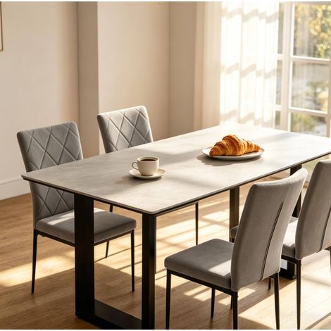 Esszimmerstuhl Set mit 4 Stühlen aus Samt Metall OKMYHOME (1/5)