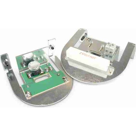Kit circuito con resistenza di riscaldamento e termostato. Consente di evitare appannamenti all’interno della colonna dannosi per la portata ottica delle barriere installate
