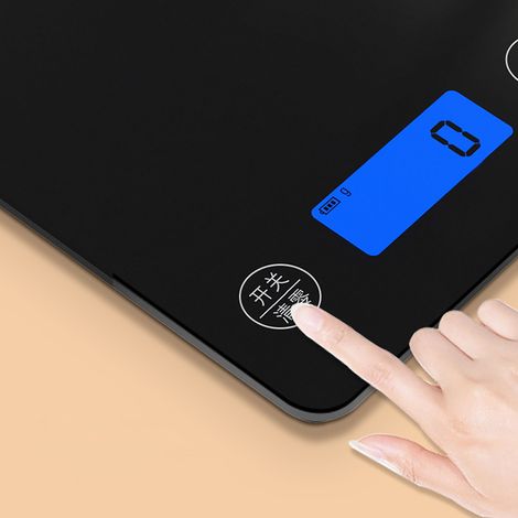 Schwarze elektronische Küchenwaage, hintergrundbeleuchtetes Digitaldisplay, Lebensmittelwaage zum Backen, Genauigkeit auf das Gramm genau. (1/5)