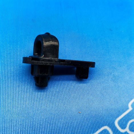 65773-CY00B is suitable for Nissan Qashqai and Renault cars. It includes a hood strut clip and a support rod clip. (1/4)