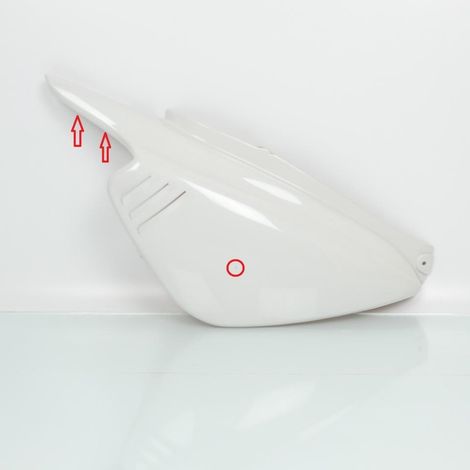 [PRODUIT D'OCCASION] Coque arrière droite One pour Scooter Yamaha 50 Bump blanc perlé (1/4)