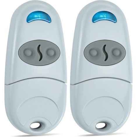 Le cric hydraulique extra-plat simplifie considérablement l'entretien automobile. Grâce à ses roulettes fixes et pivotantes, le cric est facile à manœuvrer et à utiliser. (1/5)