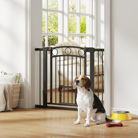 Barrera de seguridad para mascotas, 77 cm, para escaleras, ancho ajustable de 76 a 104 cm, con puerta para gatos, para escaleras y puertas, color negro. (1/5)