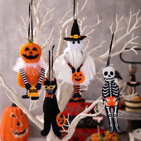 Ces décorations d'Halloween à suspendre — citrouille, chat noir, fantôme et crâne — sont parfaites pour organiser des fêtes d'Halloween à la maison. (1/5)