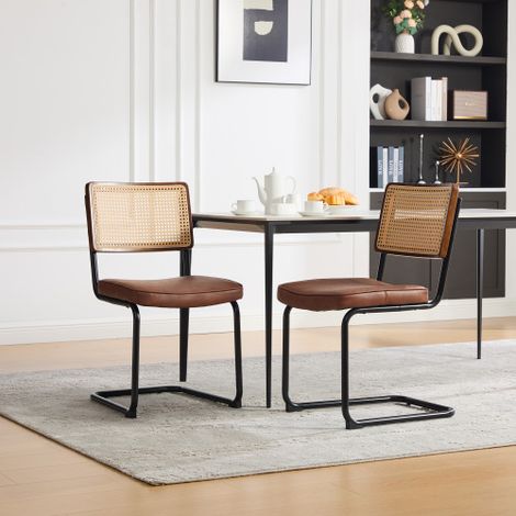 Sedia da pranzo moderna in rattan con struttura in metallo nero - Sedia laterale in stile vintage con schienale in canna sintetica e seduta in similpelle per cucina, soggiorno, camera da letto - Marro (1/5)