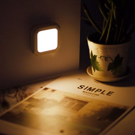 2 x LED-Nachtlicht mit Steckdose und Tag-/Nachtsensor – LED-Lampe zum Einstecken – Nachtlicht – Warmes Licht – Dimmbar – Fürs Baby-/Kinderzimmer (1/5)