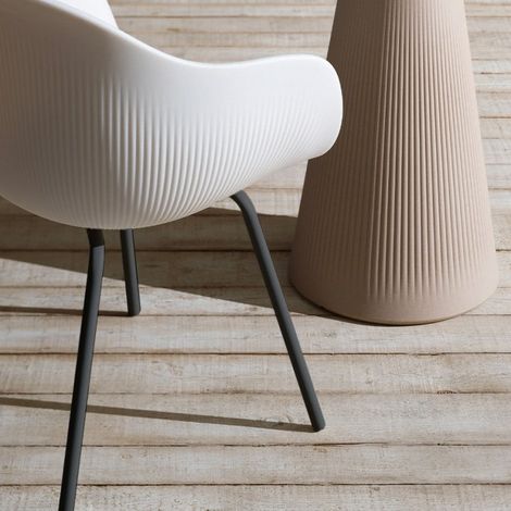 2 x Stühle aus Polyethylen mit schwarzen Metallbeinen, Bar Küche Design Fade C2 Stock - Weiß