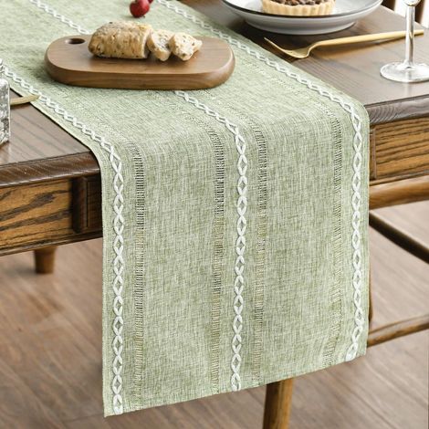 Chemin de table rustique en lin et coton, brodé et ajouré, idéal pour décorer une table de cuisine ou une salle à manger lors de fêtes à la maison, vert clair, 35 x 220 cm. (1/5)