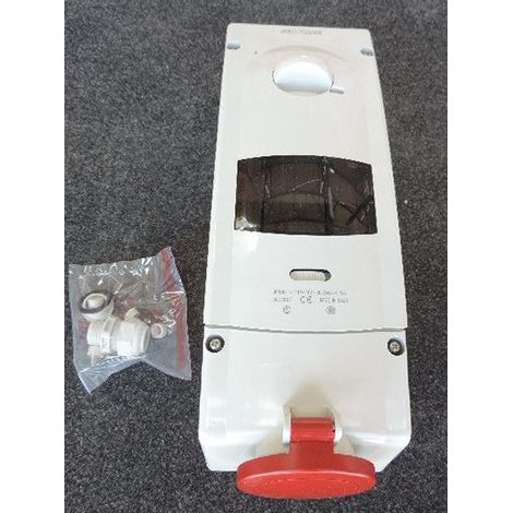 Prise socle saillie 3P+N+T 16A femelle 346-415V 50/60Hz rouge verrouillable 136x390mm avec rail DIN 6M 6h étanche IP44 ADVANCE 2 (1/2)