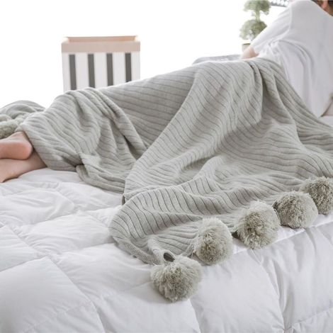 Couverture en tricot 100% coton doux avec pompons et pompons, hypoallergénique, pour canapé/lit-90 x 90 cm (Gris)-Fei Yu (1/4)