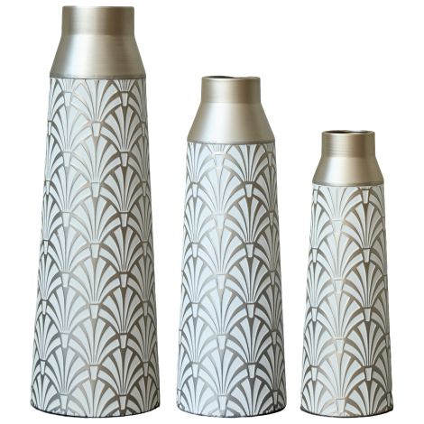 Set di 3 vasi decorativi su piedistallo in metallo, altezza 43,5 / 51 / 61 cm, motivo a ventaglio elegante, finitura bianco-argento moderna, ideale per salotto, ingresso e corridoio – produzione semim