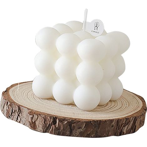 Bougie décorative cubique blanche longue durée, parfum poire anglaise et freesia, à la paraffine, idéale pour les accessoires photo et la décoration intérieure. (1/5)