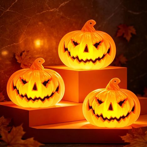 Lot de 3 lanternes citrouilles lumineuses pour Halloween, fonctionnant à piles, à LED. Idéales pour décorer une table ou pour une déco automnale d'intérieur. (1/5)