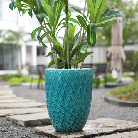 Grand pot de fleurs en céramique artisanale, 42 cm de diamètre × 54 cm de hauteur, bleu cyan brillant à motif losanges, respirant, résistant au gel, avec trous de drainage pour grandes plantes d'intér (1/5)