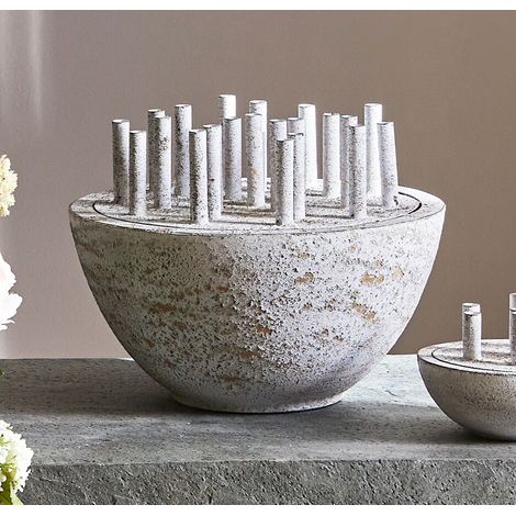Boîte en métal avec couvercle, tubes blancs marbrés dorés, 41 x 31 cm. (1/3)