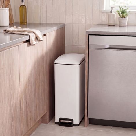 Poubelle de Cuisine 48L, Poubelle à Pédale, Fine, pour Petits Espaces, Couvercle à Fermeture en Douceur, avec Seau Intérieur, en Acier Inoxydable, 15 Sacs Poubelle Inclus, Blanc (1/5)