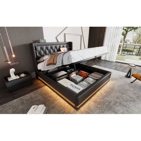 (=AB20149900S) Lit double, 180 x 200 cm. Comprend un coffre de rangement hydraulique. Le lit est capitonné. Éclairage LED sur trois côtés. Matelas non inclus. (1/5)