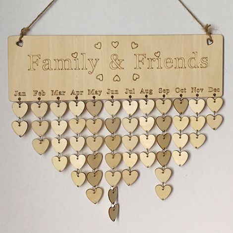 Calendrier Rappel Anniversaire - Plaque Bois 40 x 12 cm - Pour Famille et Amis - Avec 50 Étiquettes Cœur en Bois - Lot de 1 (1/5)