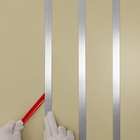 Bande de moulage à finition brossée métallisée argentée pour cadre de miroir, mur, cheminée et décoration d'intérieur (5m x 2cm) (1/5)