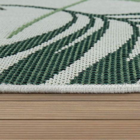 Tappeto a tessitura piatta per interni ed esterni con motivo traforato a tema giungla, con fiori e palme. (1/5)