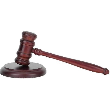 Un ensemble de maillets en bois, de marteaux de juge, d'outils pédagogiques et de maillets de frappe pour avocats et juges. (1/5)