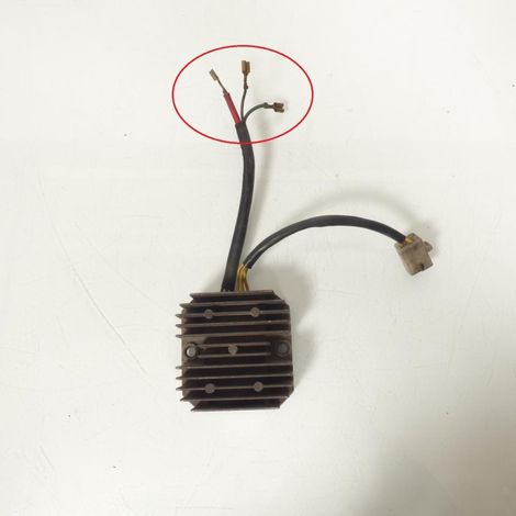 [PRODUIT D'OCCASION] Régulateur redresseur de tension origine pour moto Honda VF F (1/2)
