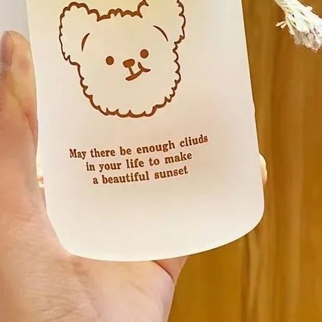 Koreanische Plastik-Trinkflasche für Grundschüler: originelles Design, bruchfest, tragbar, leicht zu transportieren und zu halten. (Bärenkopf-Design) (1/5)