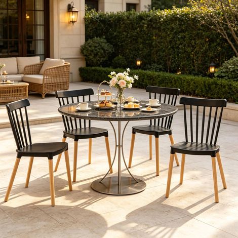 Set de 4 sillas de comedor negras de PP con patas de madera de haya natural (1/5)