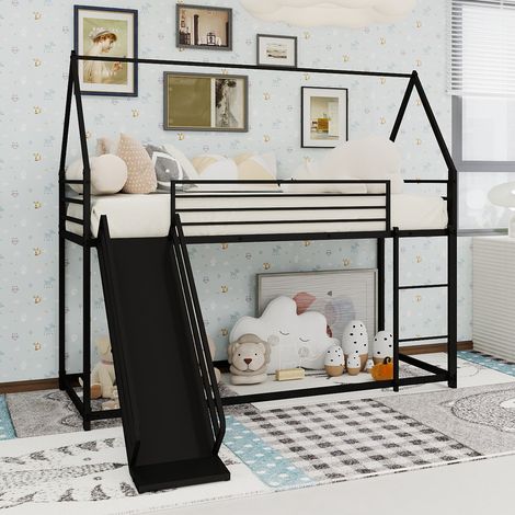 Esta litera mide 90 x 190 cm. La cama infantil está equipada con un tobogán. Esta cama con forma de casita y escaleras es fácil de montar y no incluye colchón de muelles. (1/5)