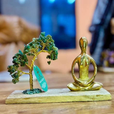JardÃ­n de Yoga con Piedras Preciosas - Postura Padmasana (postura del loto) - Aventurina verde - Ãrbol inclinado - 100 chips de piedra