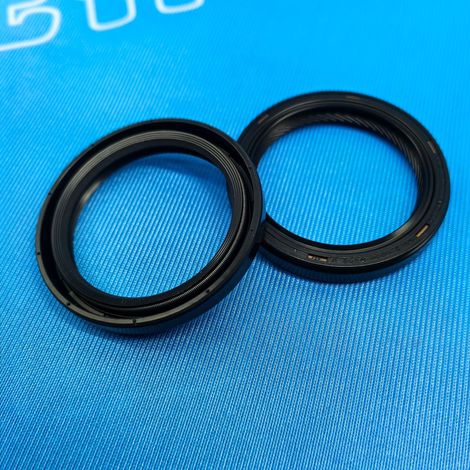 13510-ED000 is suitable for the front crankshaft oil seal of Nissan 2006 Sylphy, Qashqai, Tiida, and Livina (52387). (1/4)