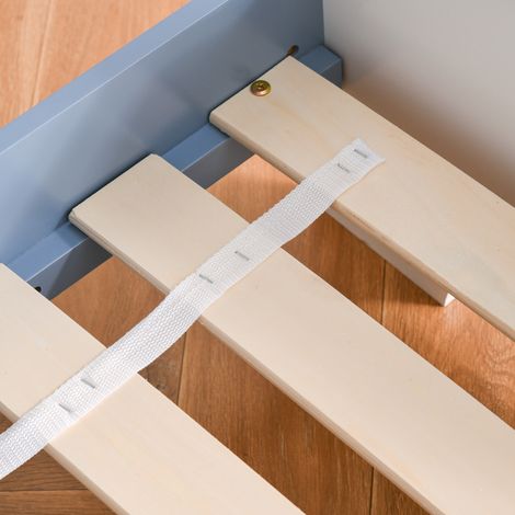 Lit de bébé bleu et blanc +3 ans, barrière de sécurité incluse, lit bas pour enfant avec protections (1/5)